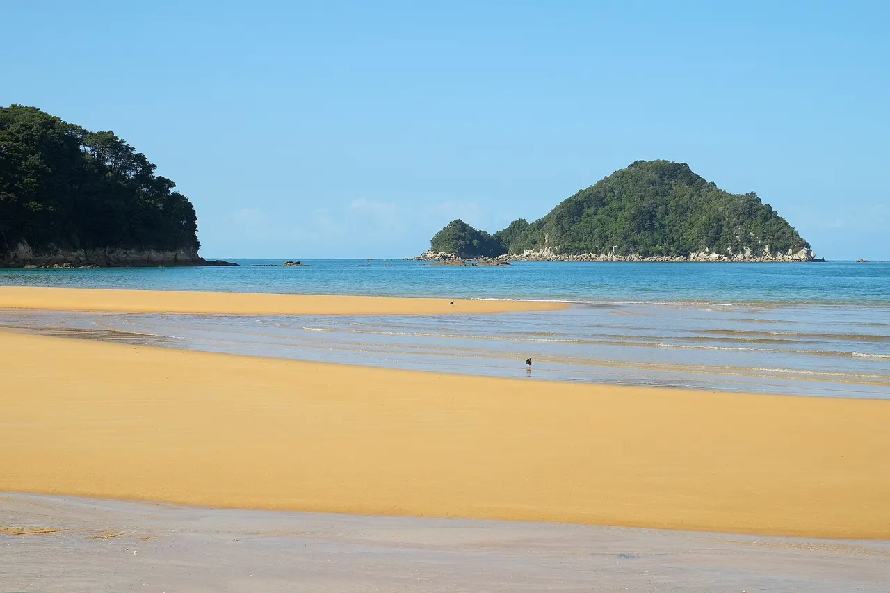 Northern end of Onetahuti Beach towards Tonga Island